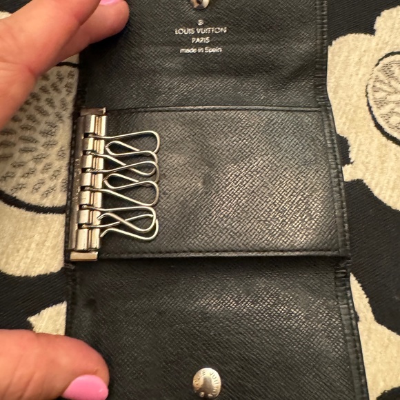 LV Epi Series 6 Key Holder - Picture 5 of 8